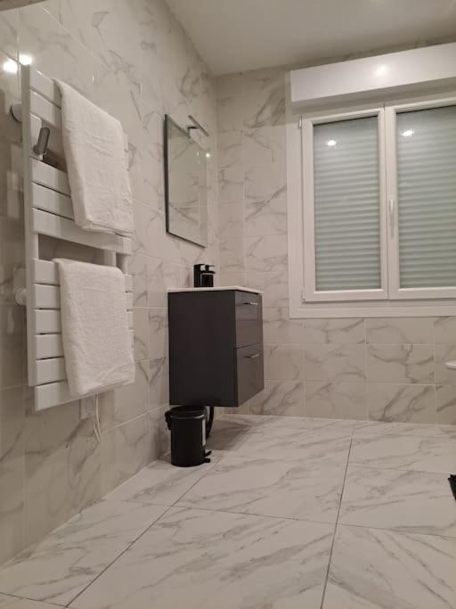 24H Course/Moto/ Oasis / Antares Apartman Le Mans Kültér fotó