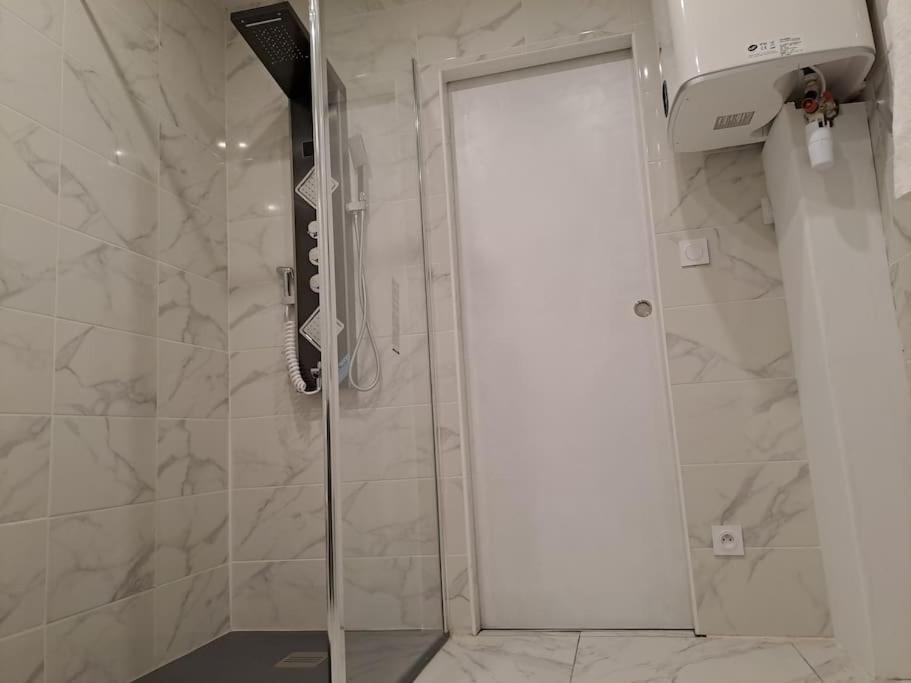 24H Course/Moto/ Oasis / Antares Apartman Le Mans Kültér fotó