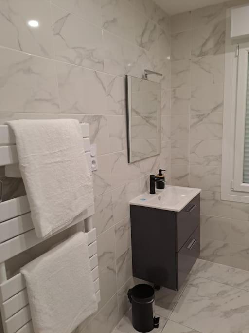 24H Course/Moto/ Oasis / Antares Apartman Le Mans Kültér fotó